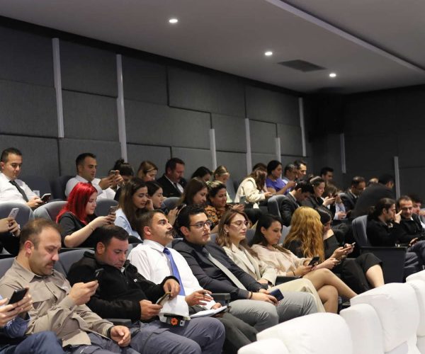 Impactul social 14 egıtım
